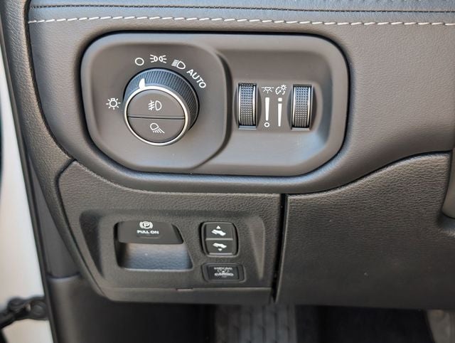 2026 RAM 1500 RAM 1500 LIMITED CREW CAB 4X4 5'7' BOX