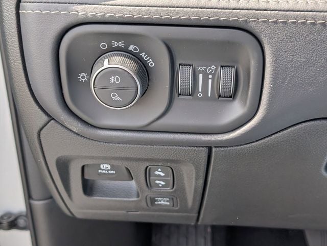 2026 RAM 1500 RAM 1500 LIMITED CREW CAB 4X4 5'7' BOX