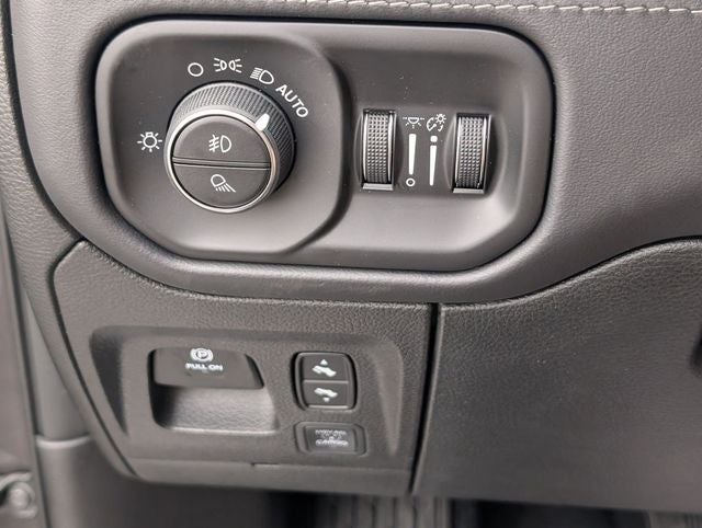 2026 RAM 1500 RAM 1500 LIMITED CREW CAB 4X4 5'7' BOX