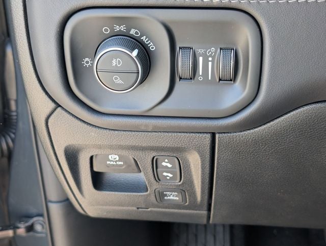 2026 RAM 1500 RAM 1500 LIMITED CREW CAB 4X4 5'7' BOX