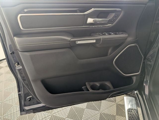 2020 RAM 1500 Laramie Crew Cab 4x4 5'7' Box