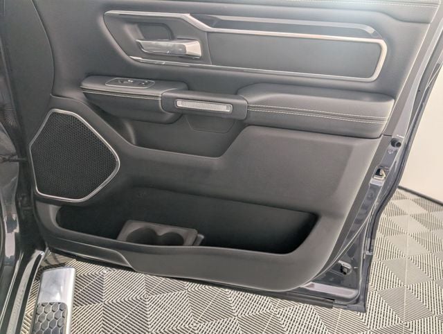 2020 RAM 1500 Laramie Crew Cab 4x4 5'7' Box