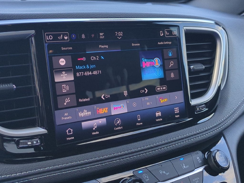 2027 Chrysler Pacifica Select