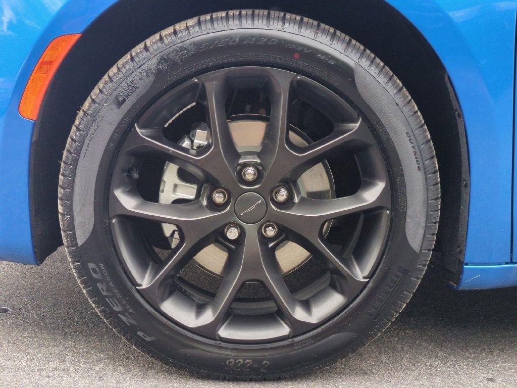 2027 Chrysler Pacifica Select