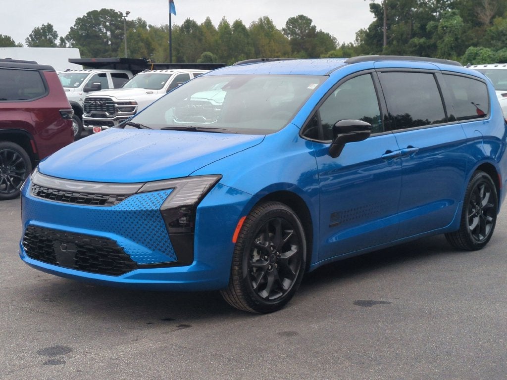 2027 Chrysler Pacifica Select
