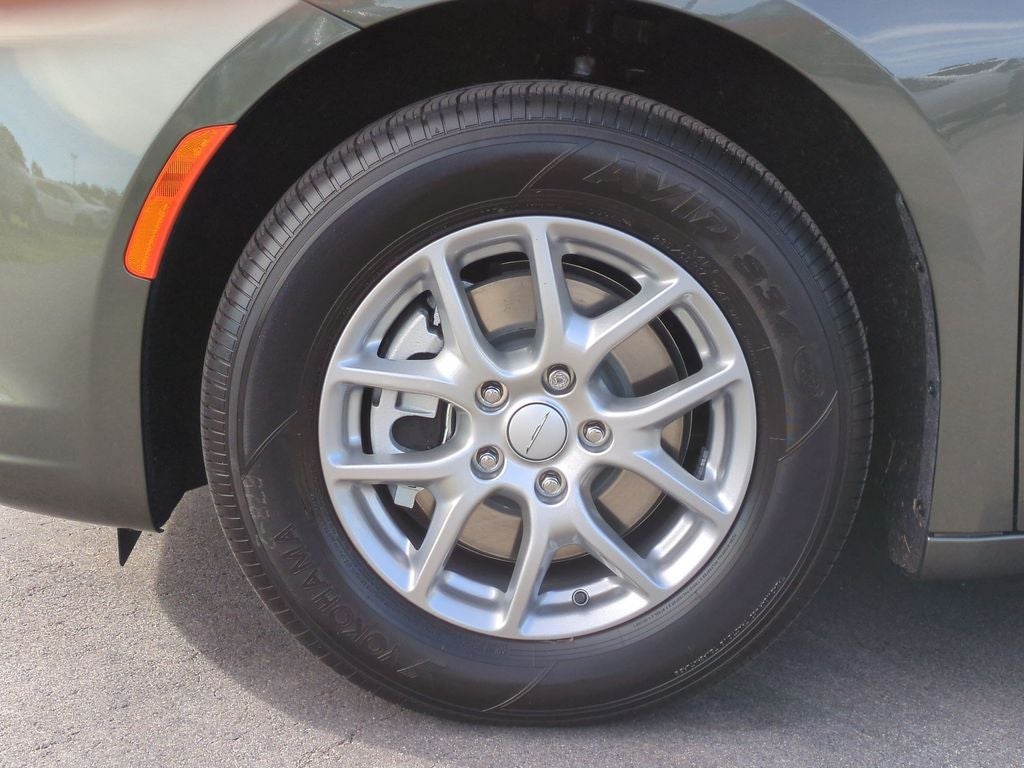 2027 Chrysler Pacifica Select