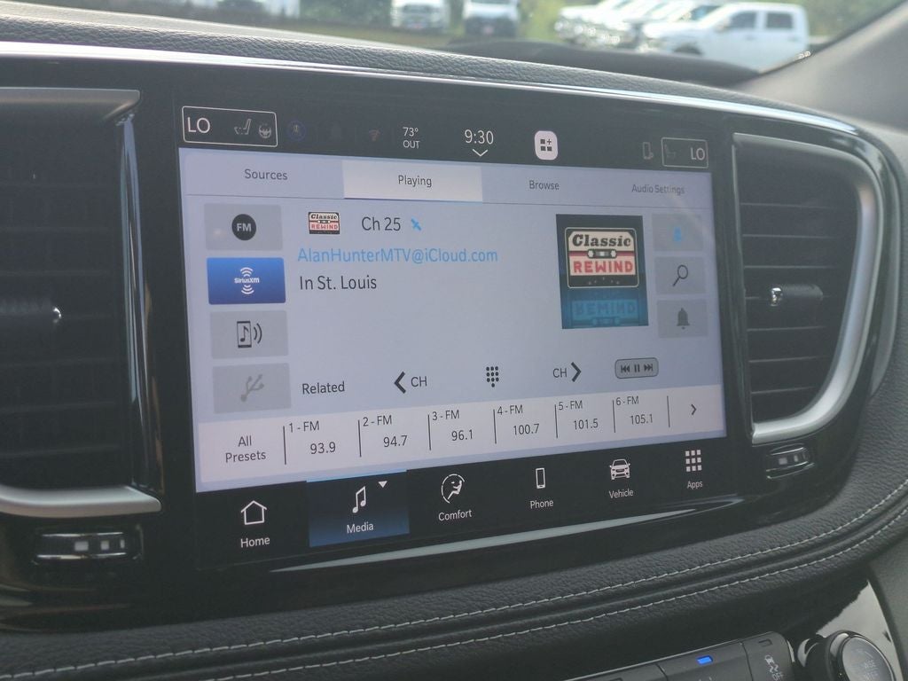 2027 Chrysler Pacifica Select