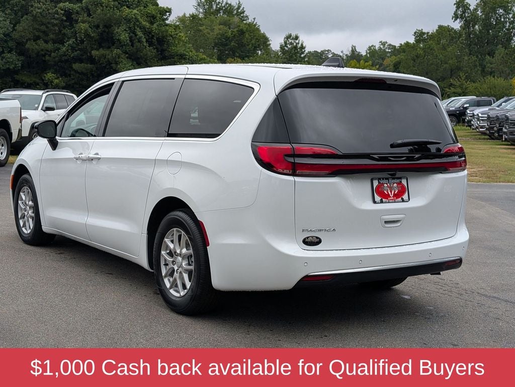 2027 Chrysler Pacifica Select