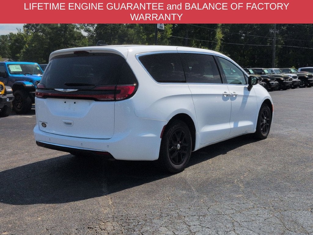 2025 Chrysler Pacifica Select