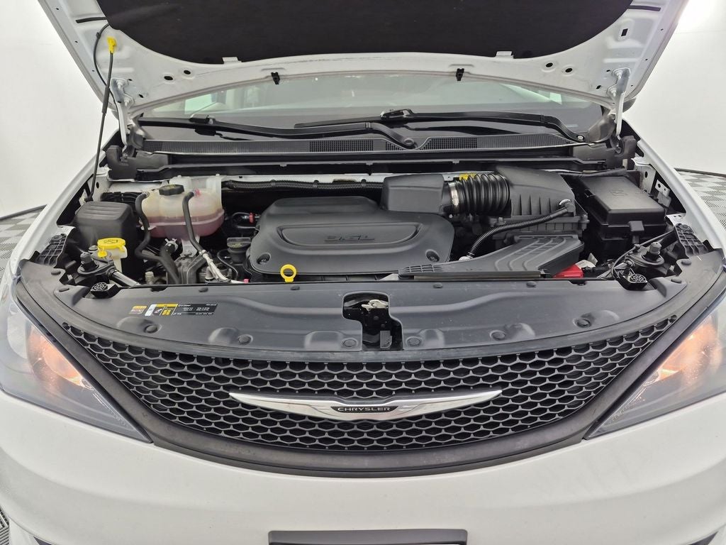2023 Chrysler Voyager LX