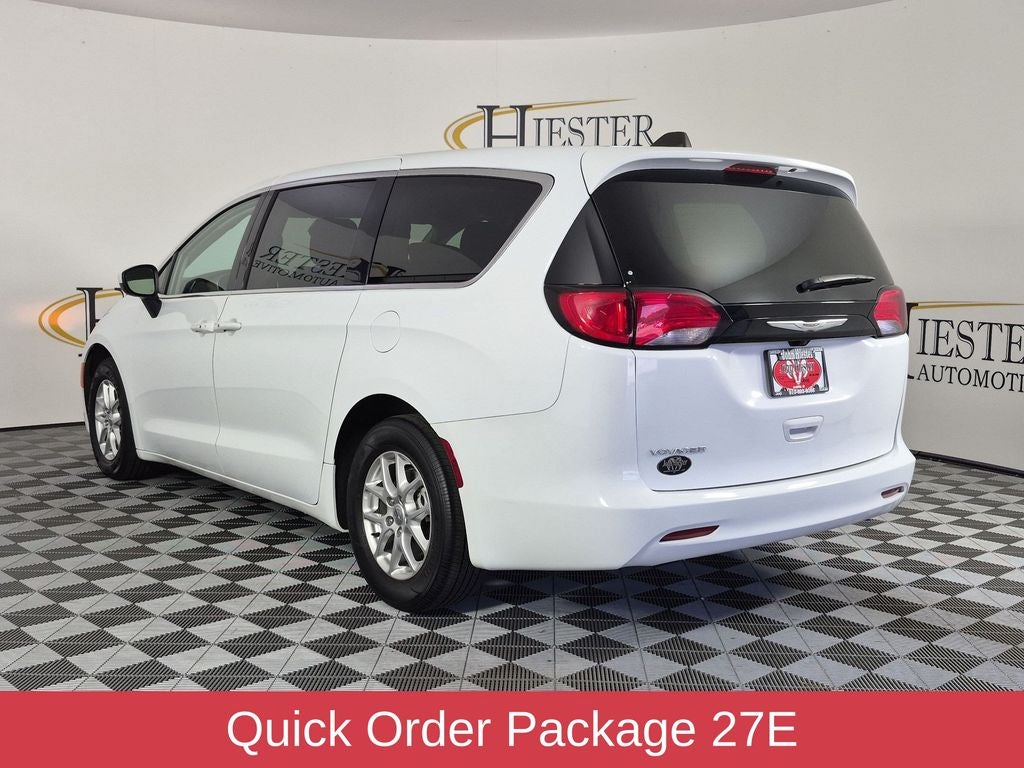 2023 Chrysler Voyager LX