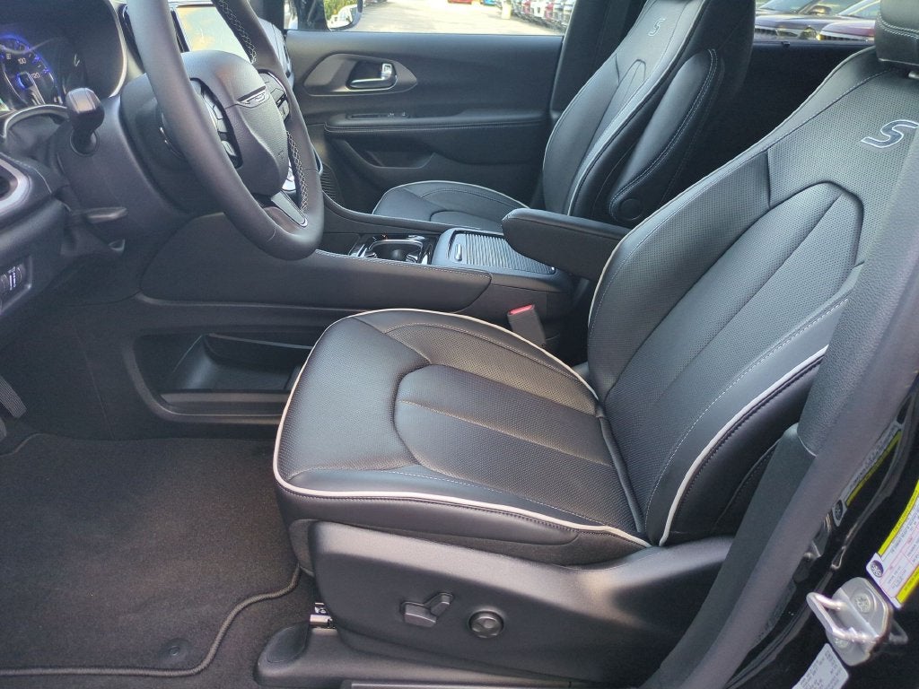 2027 Chrysler Pacifica Limited