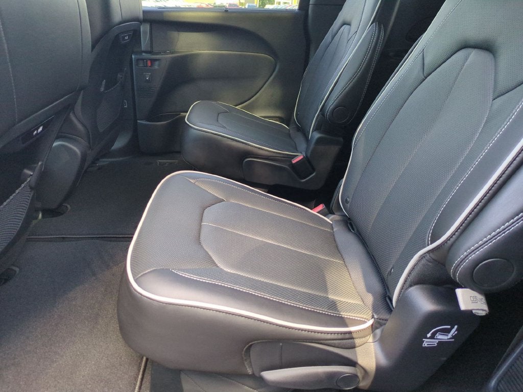 2027 Chrysler Pacifica Limited