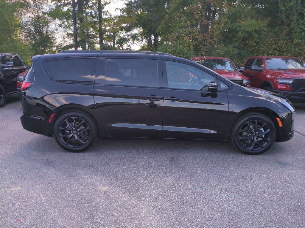 2027 Chrysler Pacifica Limited