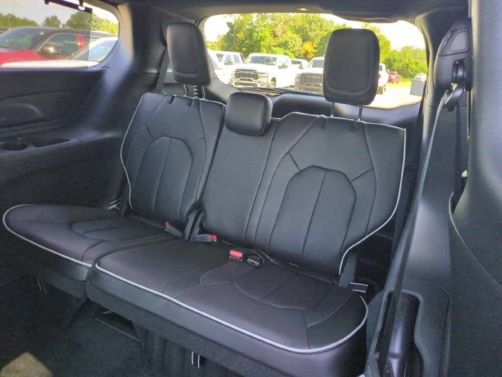 2027 Chrysler Pacifica Limited