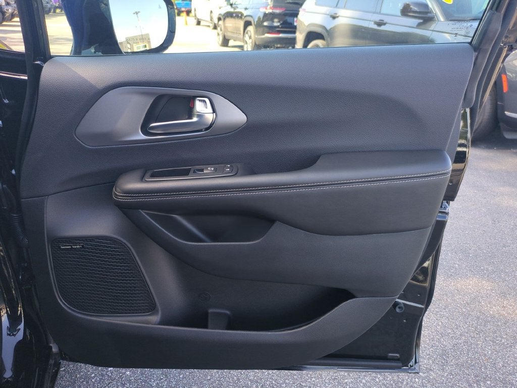 2027 Chrysler Pacifica Limited