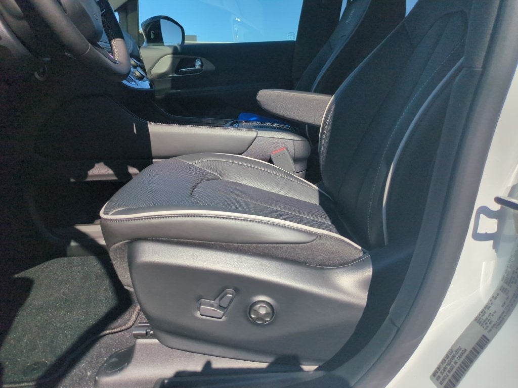 2027 Chrysler Pacifica Limited