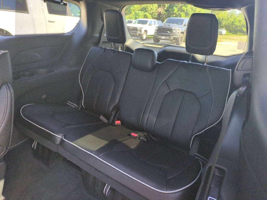 2027 Chrysler Pacifica Limited