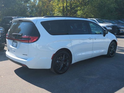 2027 Chrysler Pacifica Limited