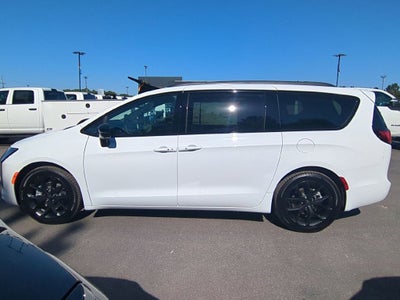 2027 Chrysler Pacifica Limited