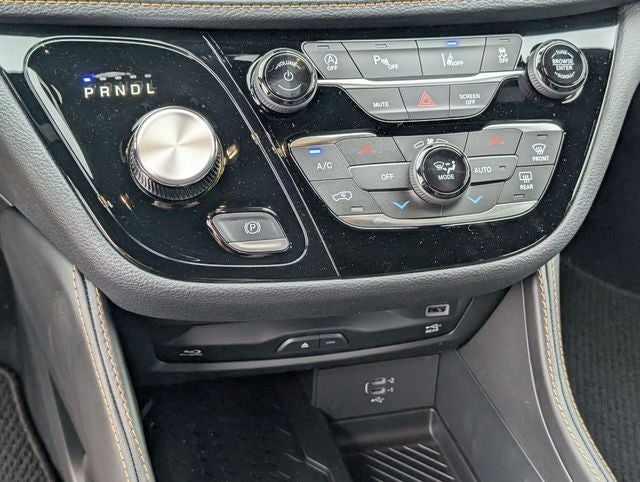 2027 Chrysler Pacifica Pinnacle