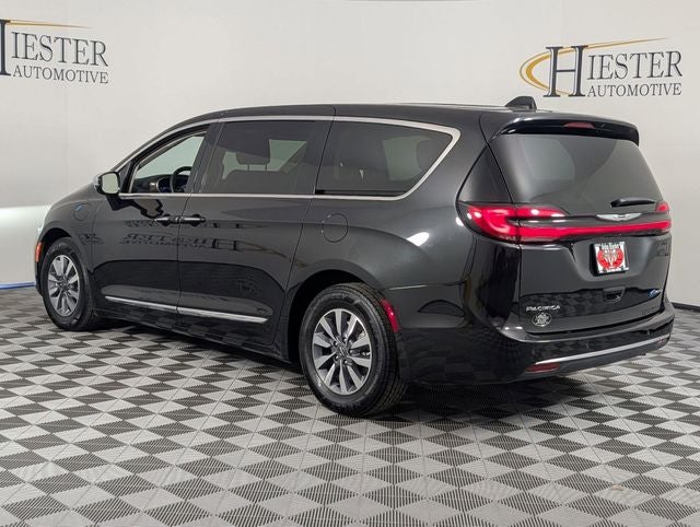 2023 Chrysler Pacifica Hybrid Limited