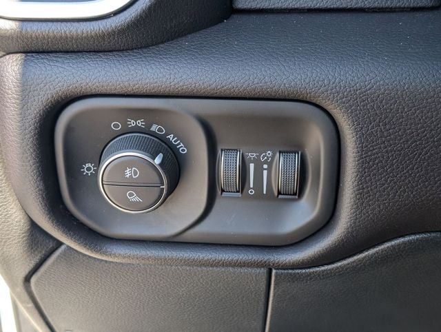 2023 RAM 3500 Laramie Crew Cab 4x4 6'4' Box