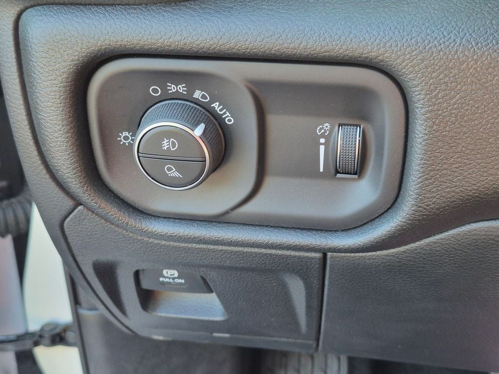 2026 RAM 1500 Express - Photo 12