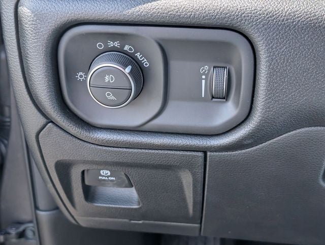 2026 RAM 1500 RAM 1500 EXPRESS CREW CAB 4X4 5'7' BOX