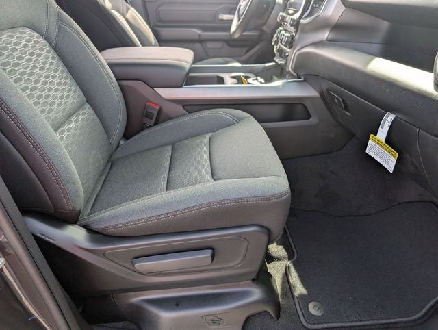 2026 RAM 1500 RAM 1500 EXPRESS CREW CAB 4X4 5'7' BOX