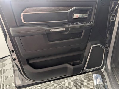 2019 RAM 2500 Laramie Crew Cab 4x4 6'4' Box