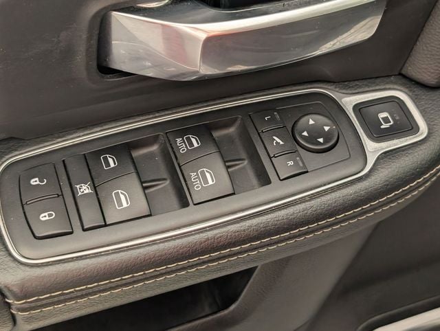 2019 RAM 2500 Laramie Crew Cab 4x4 6'4' Box