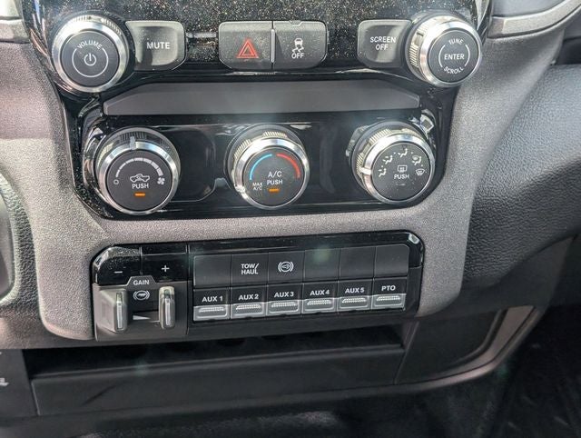 2026 RAM Ram 5500 Chassis Cab RAM 5500 TRADESMAN CHASSIS CREW CAB 4X4 84' CA