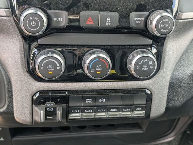 2026 RAM 5500HD RAM 5500 TRADESMAN CHASSIS CREW CAB 4X4 84' CA