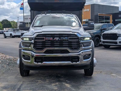 2026 RAM 5500HD RAM 5500 TRADESMAN CHASSIS CREW CAB 4X4 84' CA