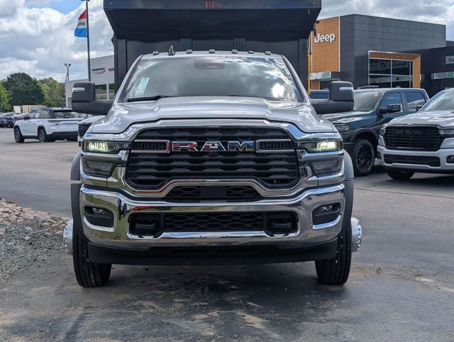 2026 RAM 5500HD RAM 5500 TRADESMAN CHASSIS CREW CAB 4X4 84' CA