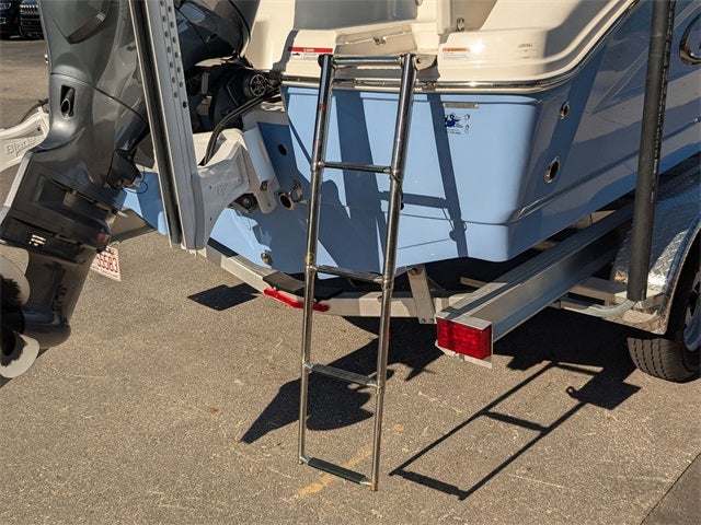 2024 Robalo R202 Explorer Base