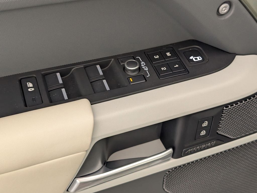 2023 Land Rover Defender 110 SE