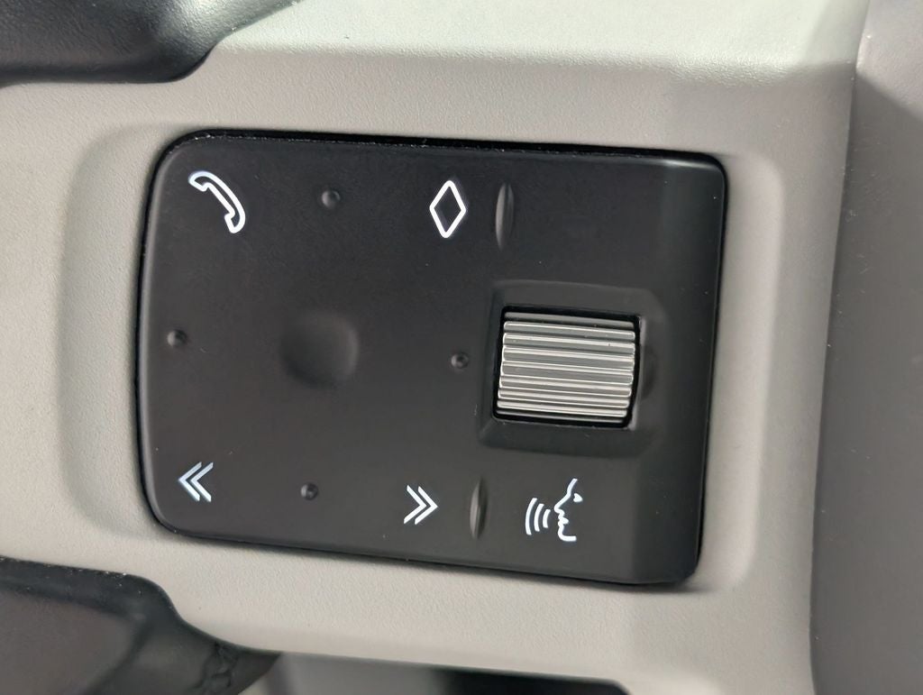 2023 Land Rover Defender 110 SE