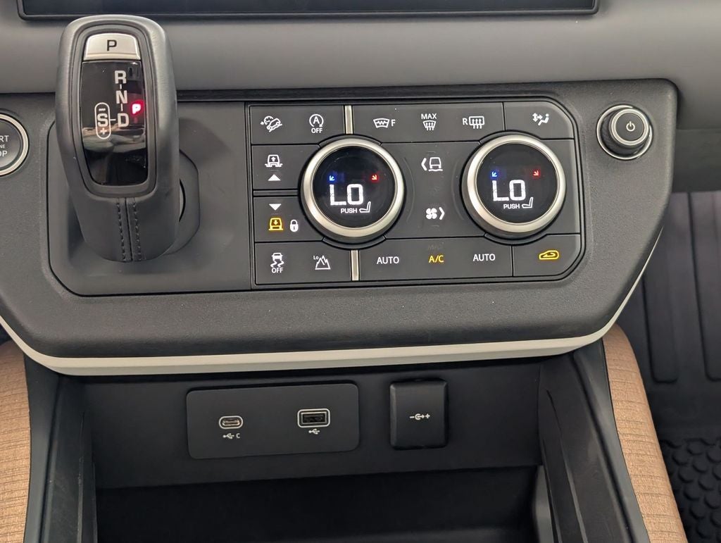 2023 Land Rover Defender 110 SE
