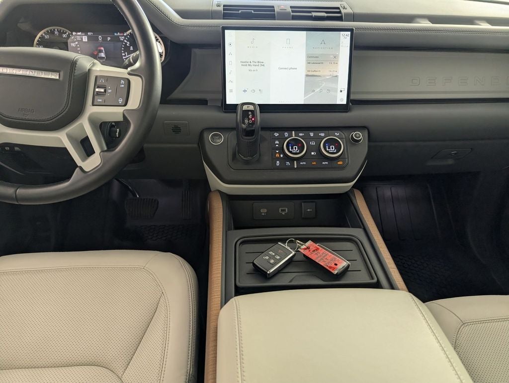 2023 Land Rover Defender 110 SE
