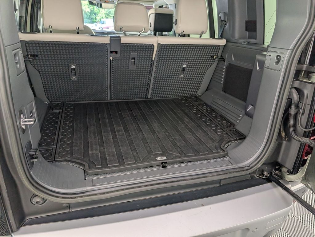 2023 Land Rover Defender 110 SE
