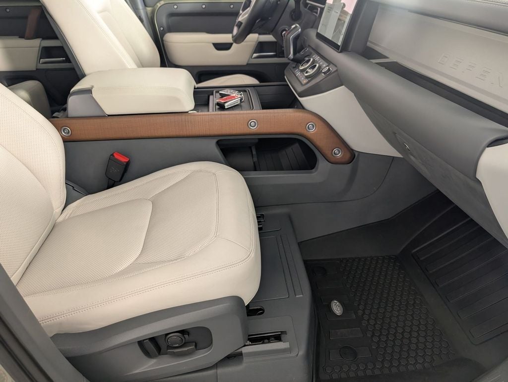 2023 Land Rover Defender 110 SE