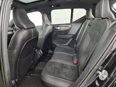 2023 Volvo XC40 B5 Plus Dark Theme