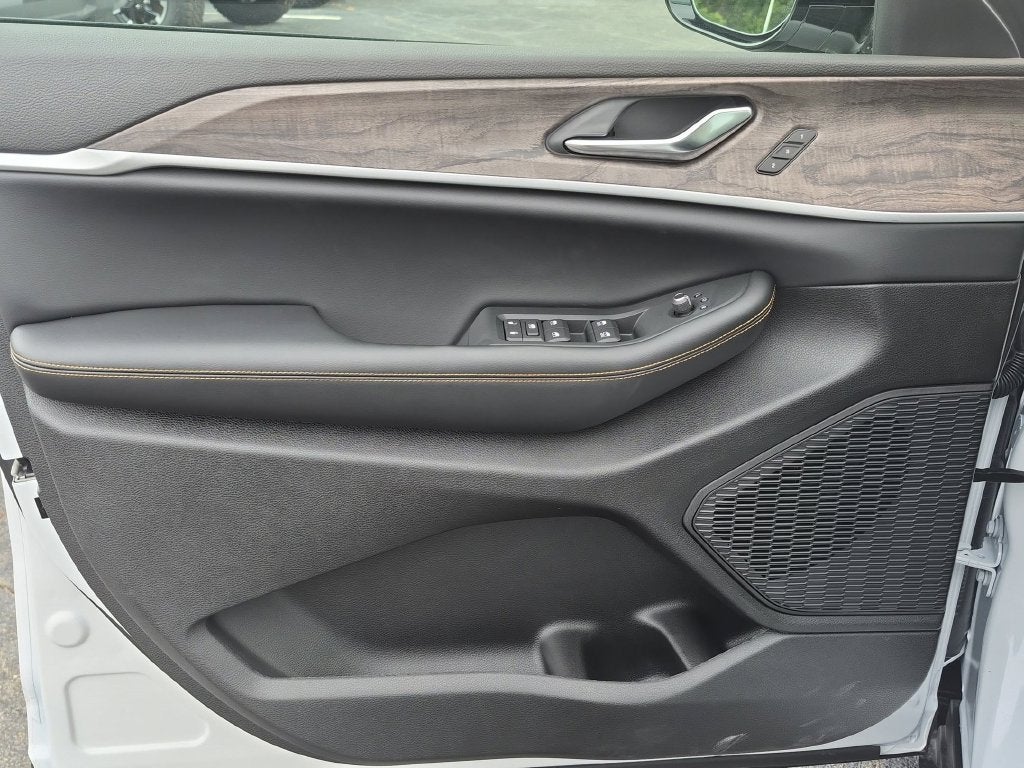 2026 Jeep Grand Cherokee Base