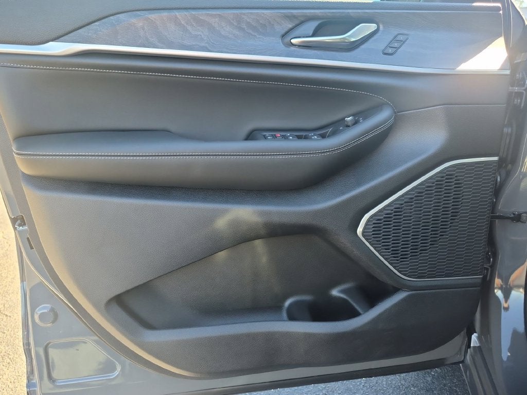 2027 Jeep Grand Cherokee Limited Reserve