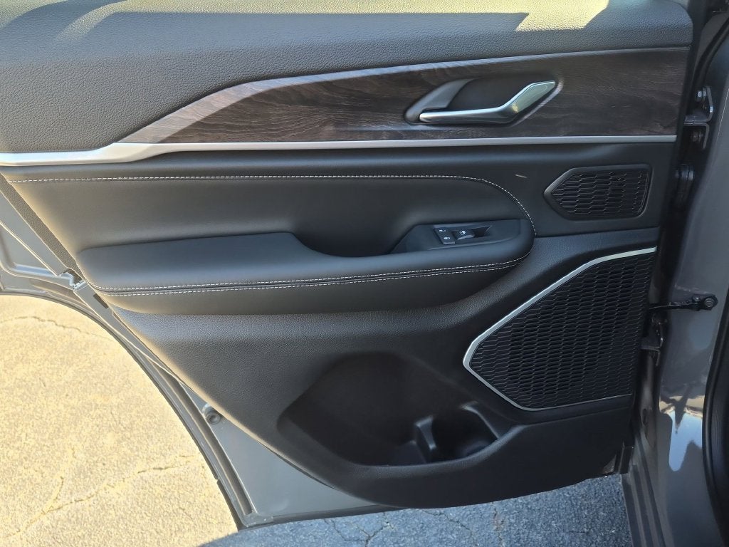 2027 Jeep Grand Cherokee Limited Reserve