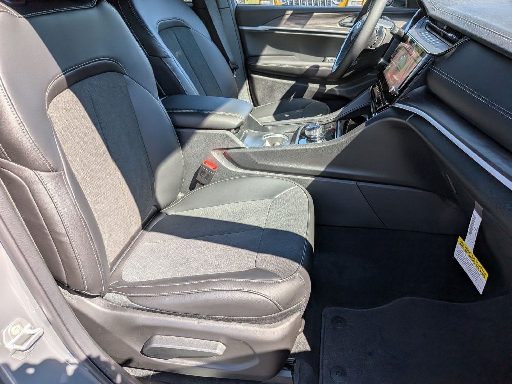 2027 Jeep Grand Cherokee L Laredo Altitude