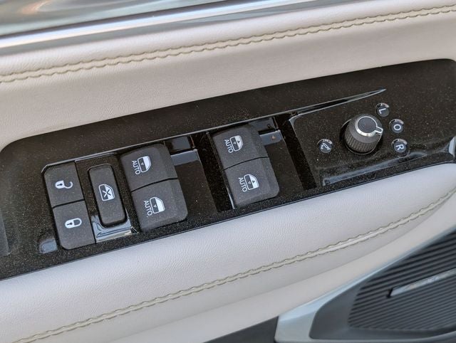 2026 Jeep Grand Wagoneer Base