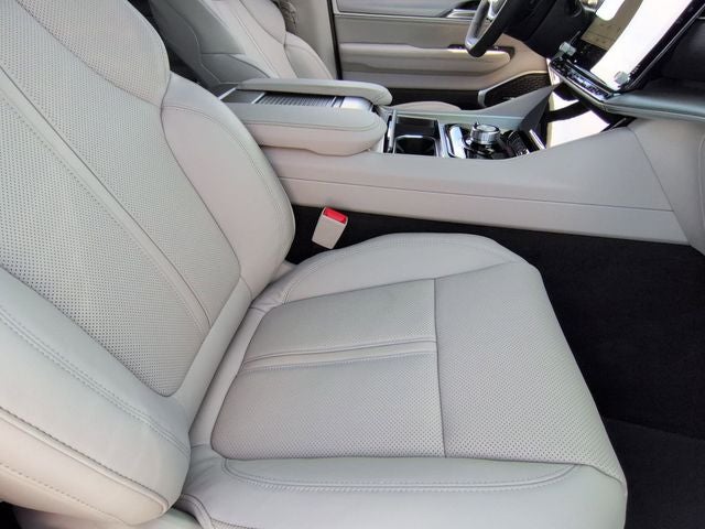 2026 Jeep Grand Wagoneer Base